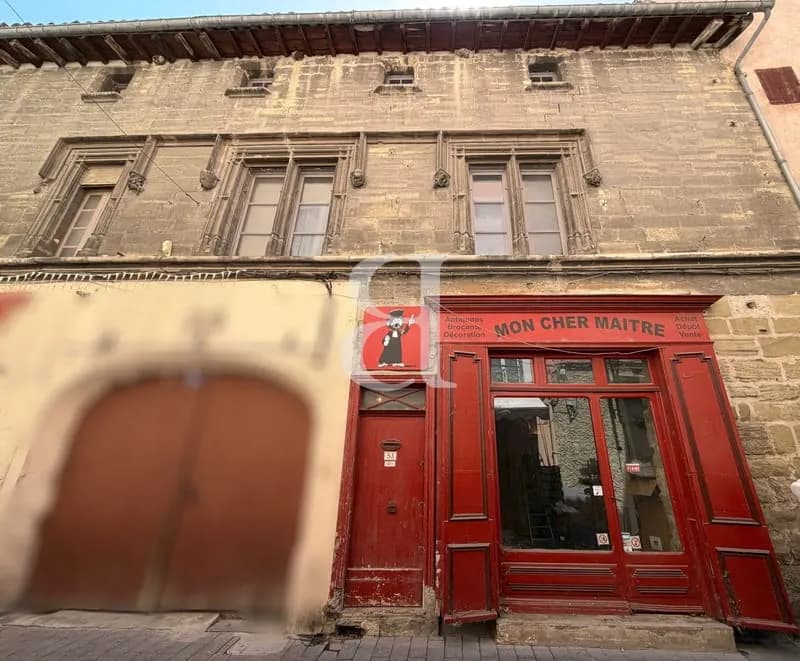 Bien d'exception - Immeuble médiéval du XVe siècle aux fa - Photo 1