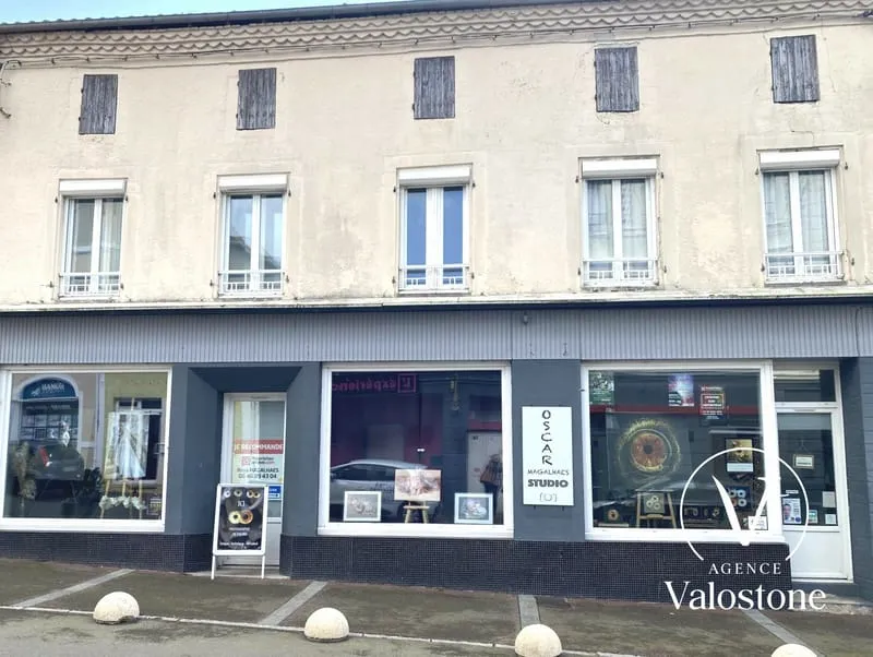 Immeuble commercial + 2 appartements - Photo 1