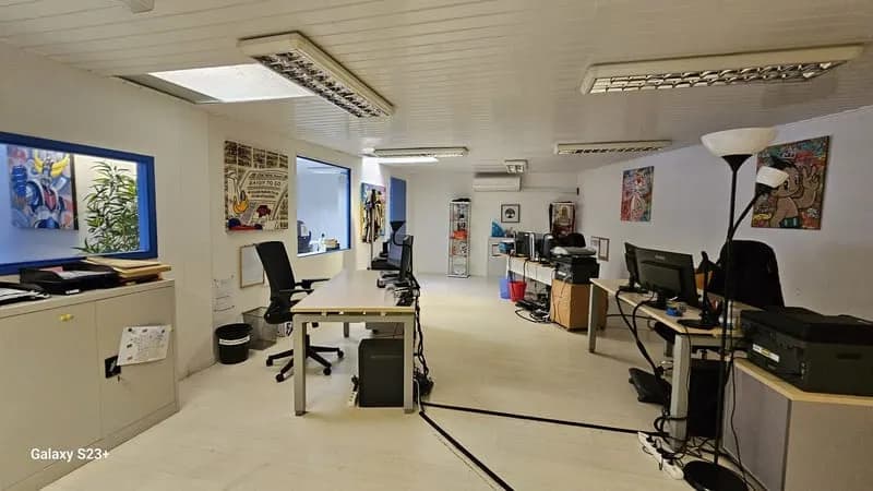 IMMEUBLE A USAGE DE BUREAUX ET COMMERCE - Photo 1