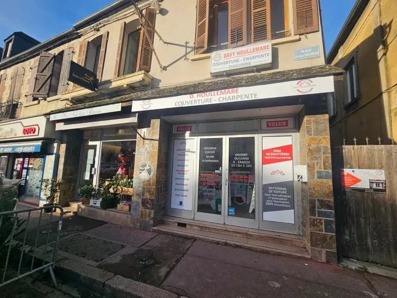 Ensemble immobilier avec 2 commerces et habitations - Photo 1