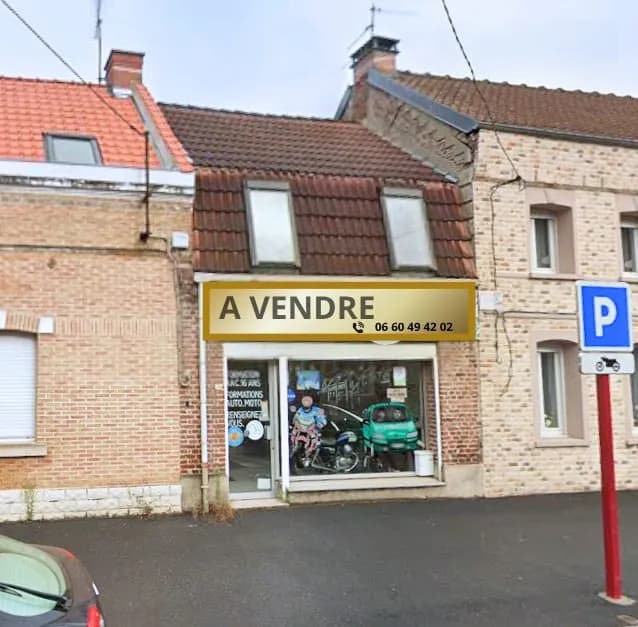 LOCAL COMMERCIAL + STUDIO INDÉPENDANT - 13 % DE RENTABILITÉ - Photo 1