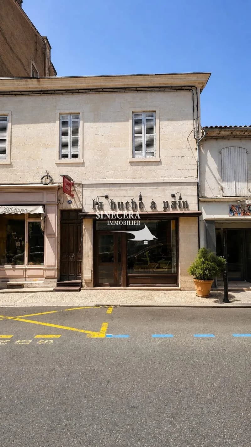 Immeuble avec 2 locale commerciale - Photo 1