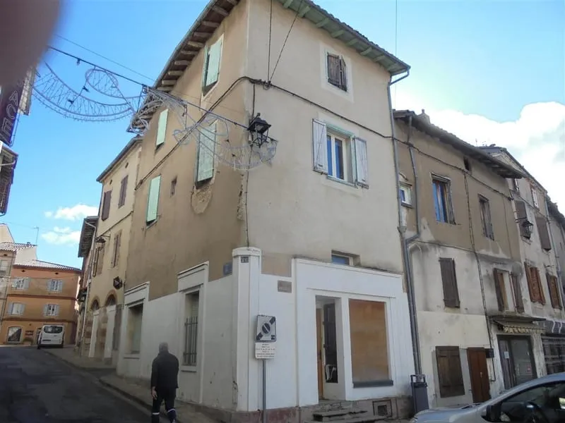 Immeuble avec petit local commercial et appartement de 75 m² T3 - Photo 1