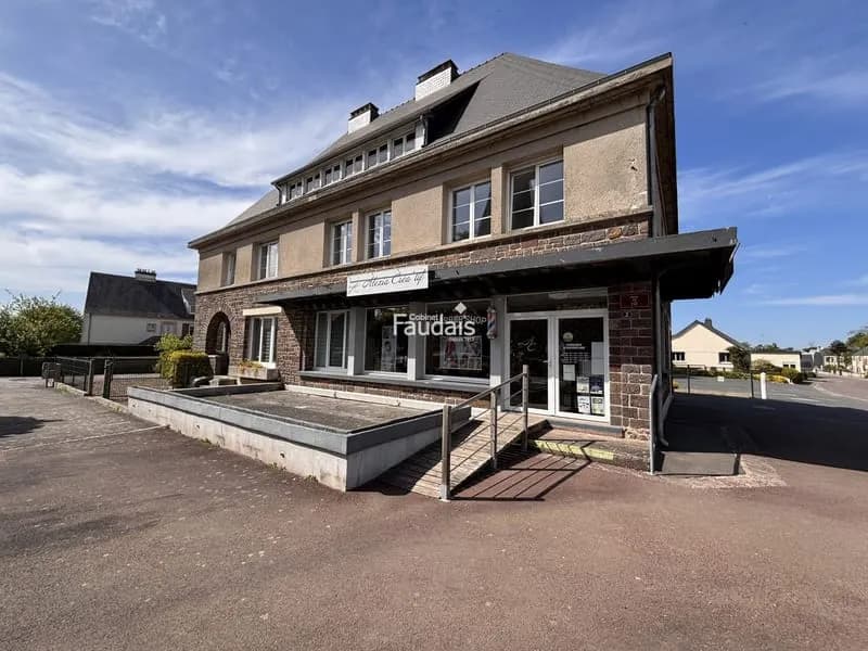 Immeuble de rapport à vendre à Saint-Jean-d'Elle - Investiss - Photo 1
