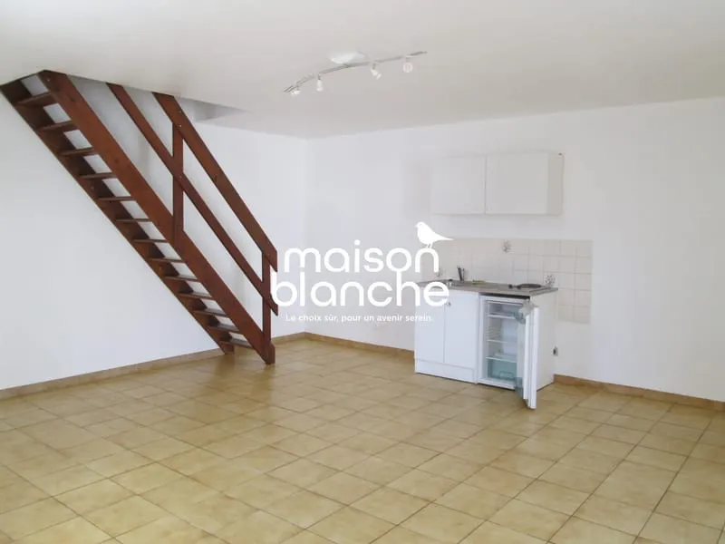 IMMEUBLE AVEC LOCATAIRES SURGERES - Photo 1