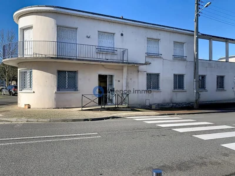 Immmeuble mixte offrant rentabilité et potentiel locatif - Photo 1