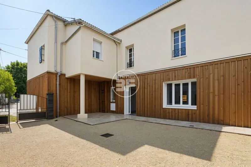 Immeuble avec 2 appartements et local commercial - Photo 1