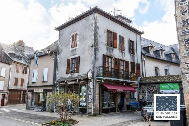 Immeuble de bourg avec un commerce et un appartement - Photo 1