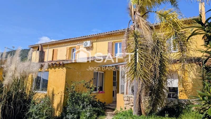 A dix minutes du port de Sanary, secteur du Lancon, rare ensemble immobilier composé de trois logements sur 1800m² de terrain. - Photo 1
