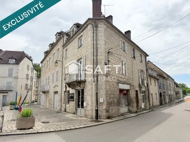 Immeuble de rapport avec local commercial loué et appartement duplex - Au coeur de Sellières - Photo 1