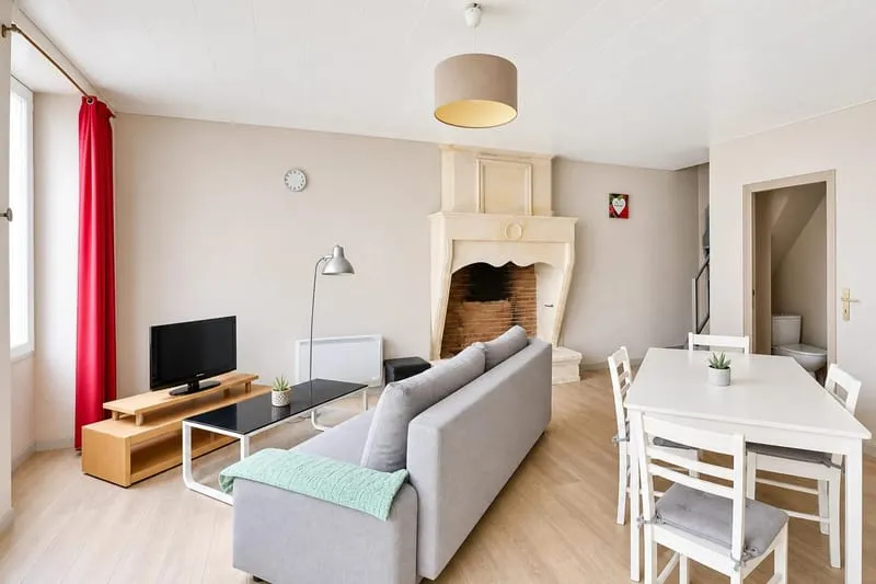 Idéal investissement locatif : Immeuble de 3 appartements dans une ville thermale à forte demande - Photo 1