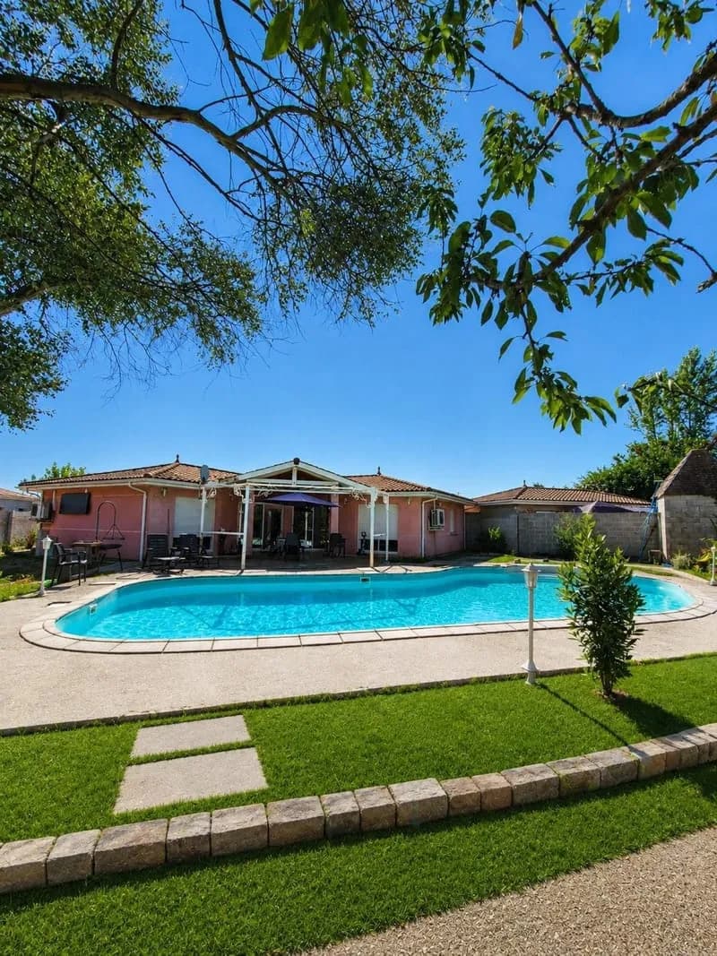 Ensemble immobilier - Photo 1
