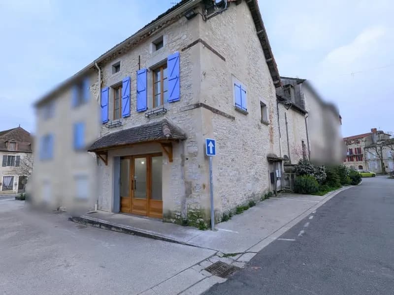 Immeuble rénové avec appartement duplex et local - centre Limogne-en-Quercy - Photo 1