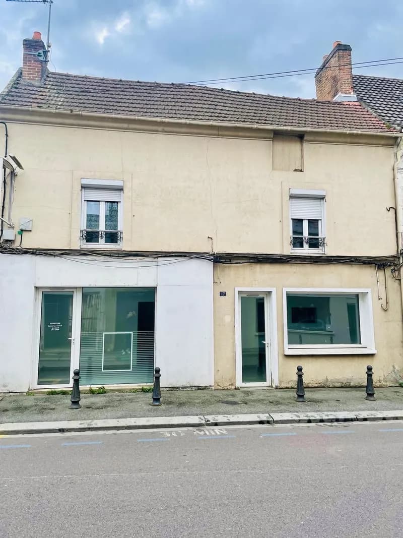 Rare à la vente !!! Immeuble composé d'un duplex et deux locaux commerciaux - Photo 1