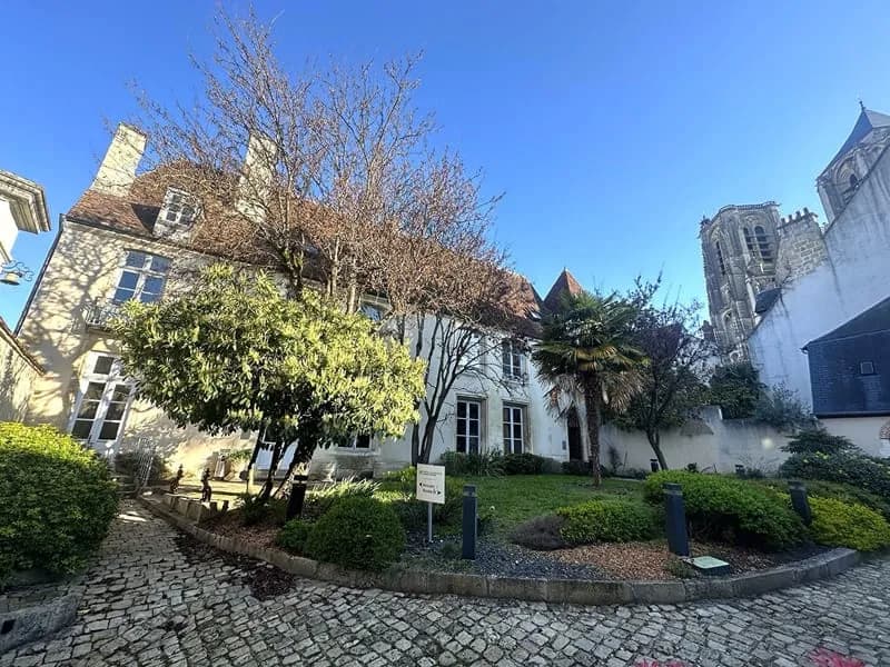 Immeuble de prestige Bourges - Photo 1