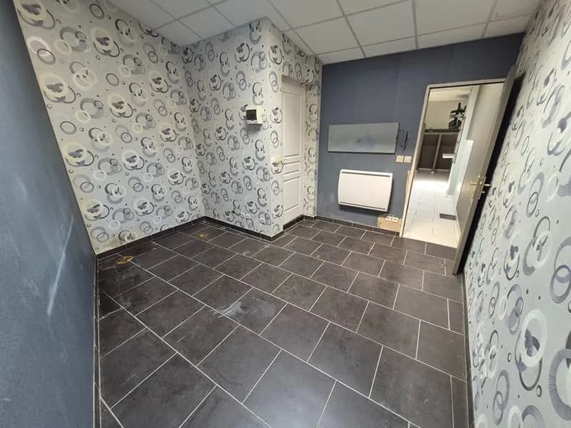 Immeuble de rapport avec local commercial et appartement loué - Photo 1