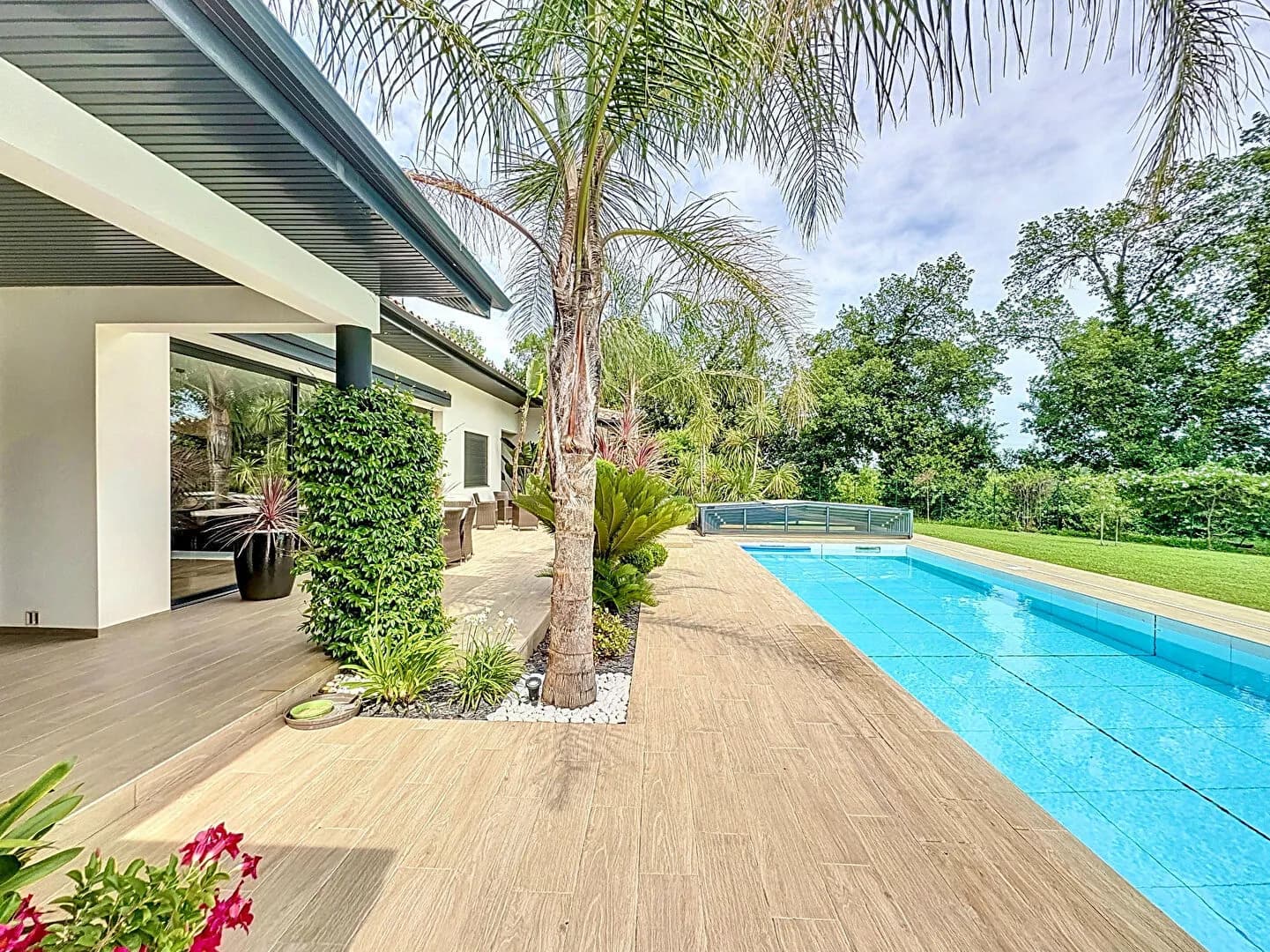 Ensemble immobilier de plain-pied sur 4000 m² de terrain, au calme et sans vis-à-vis - Photo 1
