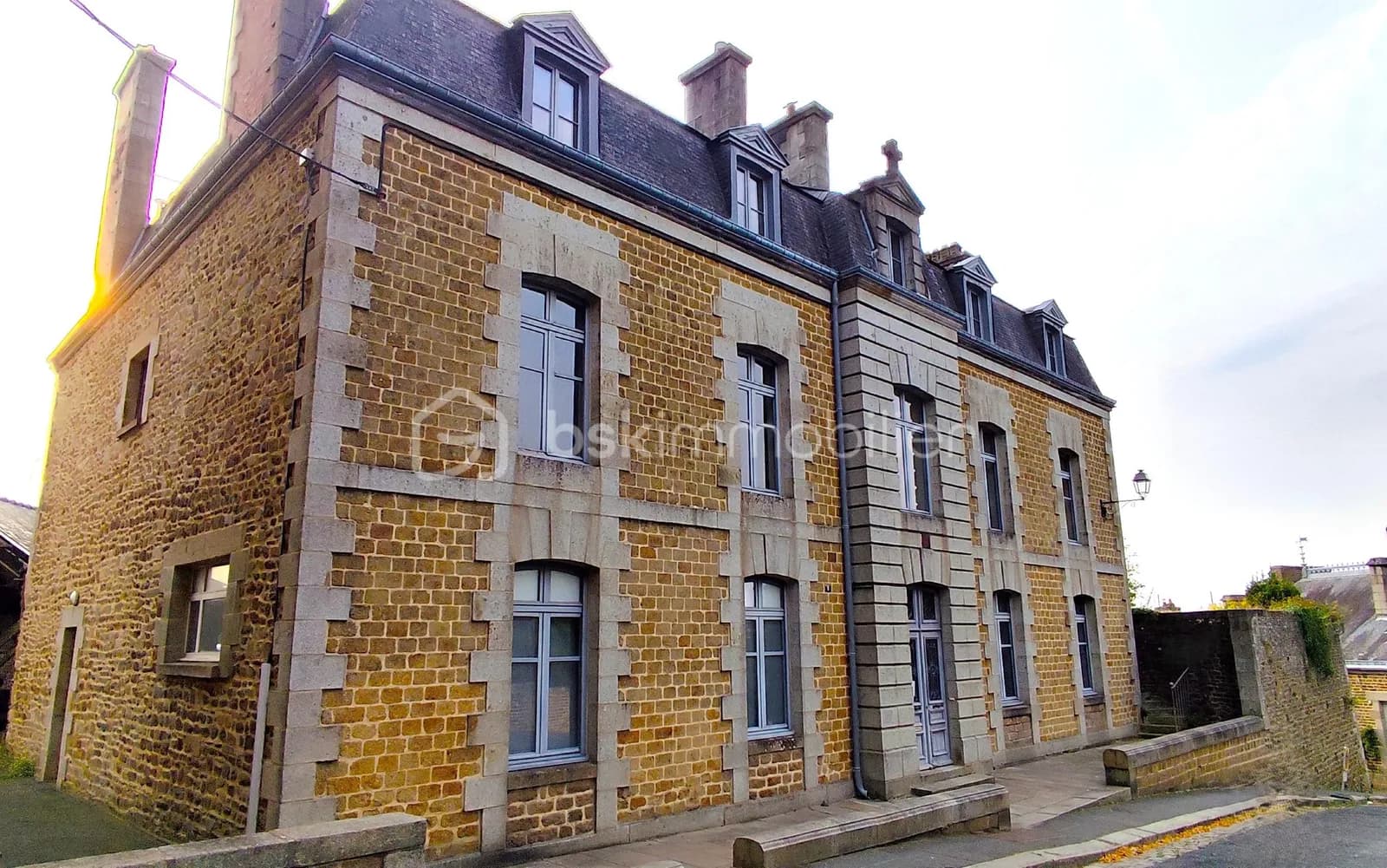 Immeuble 18 pièces 495 m² - Photo 1
