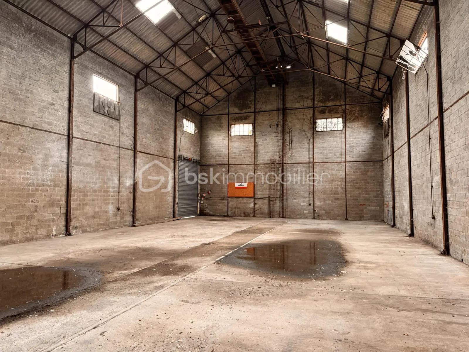 Immeuble 65 pièces 2120 m² - Photo 1