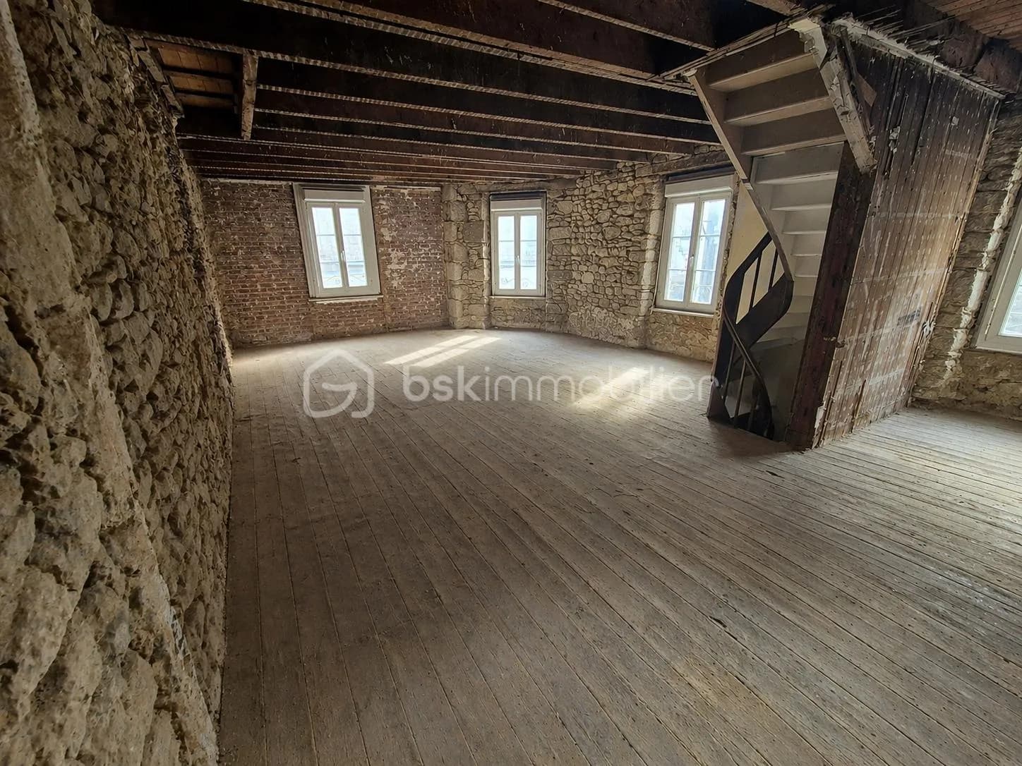 Immeuble 3 pièces 104 m² - Photo 1