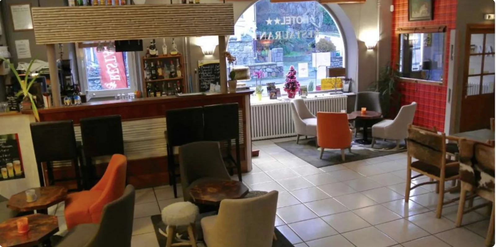 Vente Immeuble hôtel à Saint-Nectaire - Photo 1