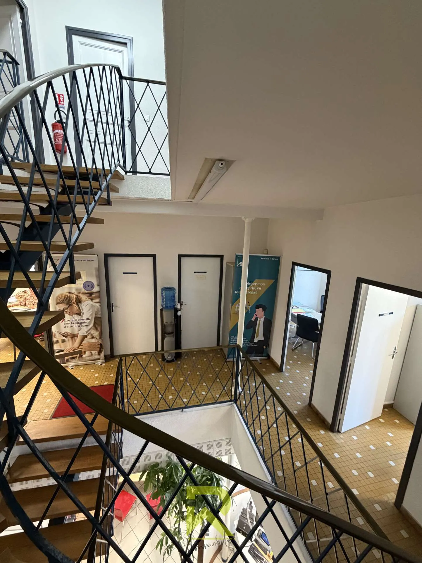 Vente immeuble de 300m² à Lézignan-Corbières - Photo 1