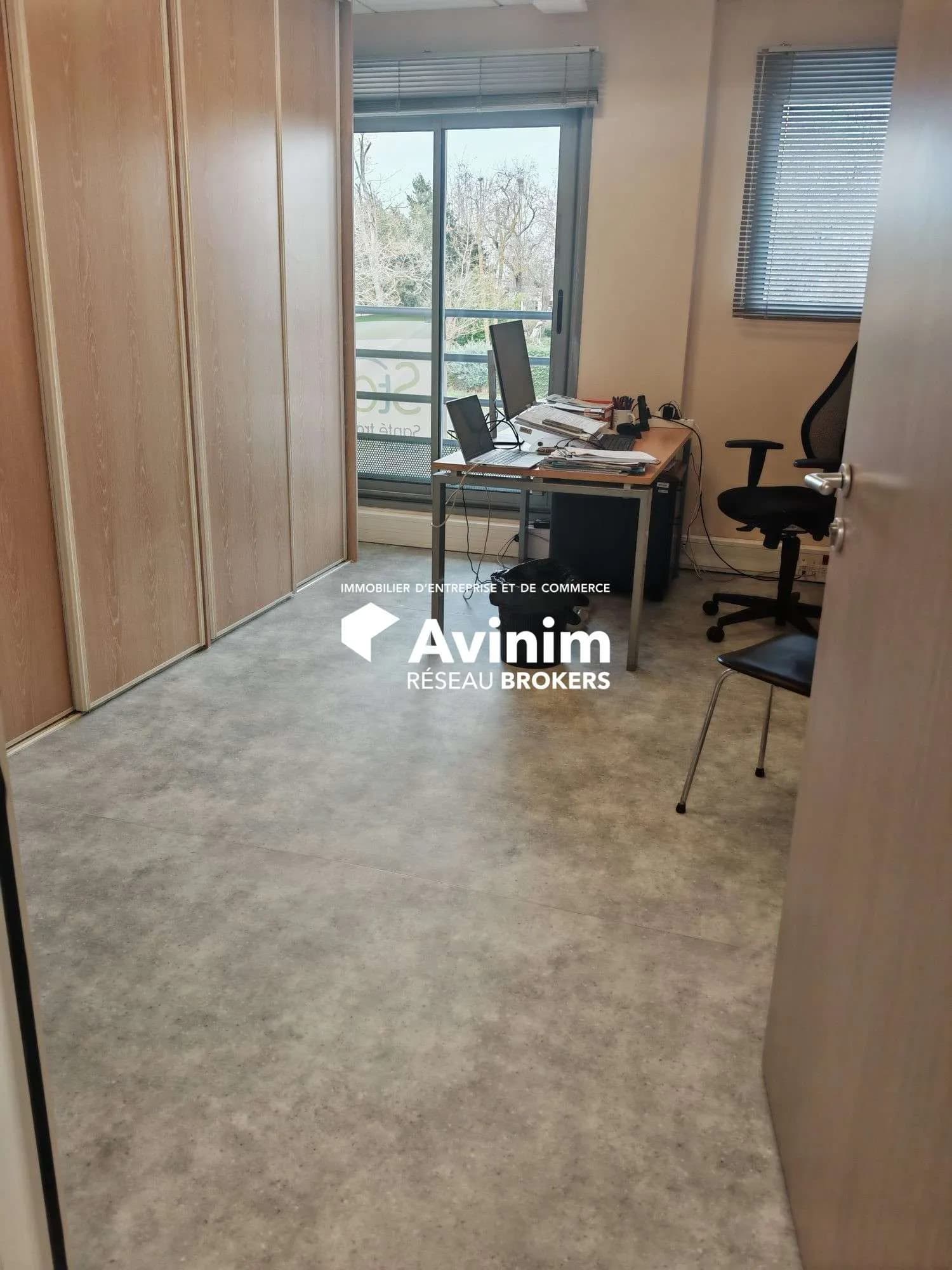 Vente immeuble de bureaux indépendant 494m² Saumur - Photo 1