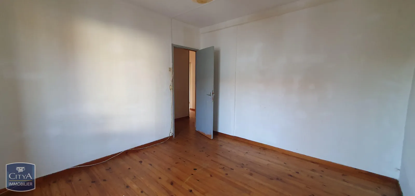 Immeuble 200 m² - Photo 1