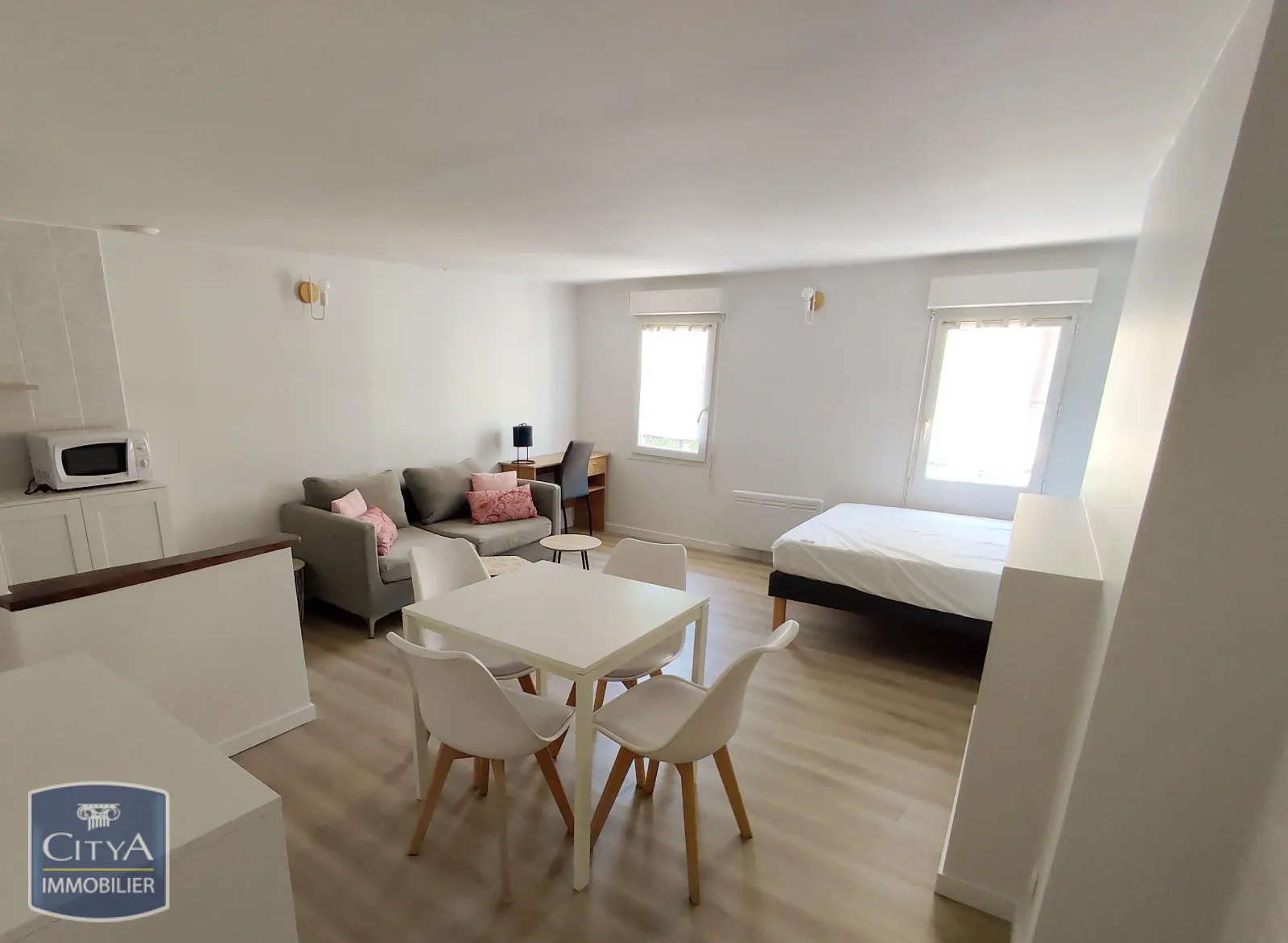 Immeuble 215 m² - Photo 1
