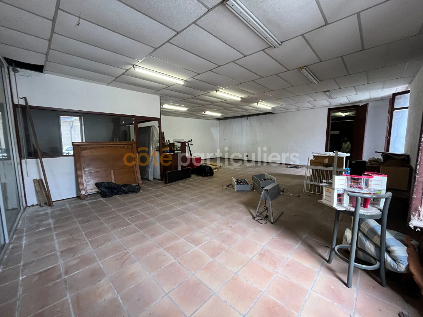 Ensemble immobilier avec local commercial , garage et bureau - Photo 1