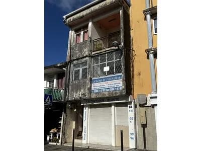 A vendre immeuble urbain dans le bourg du Lamentin - Photo 1