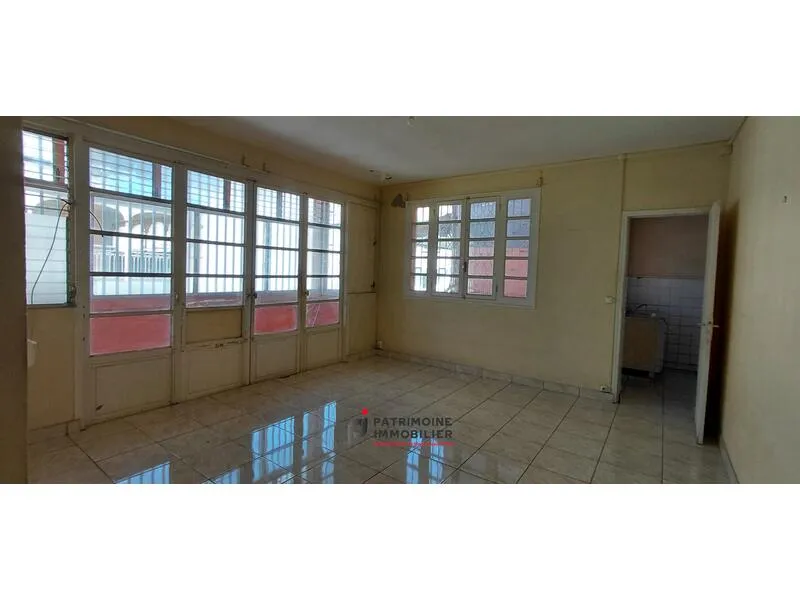 A VENDRE IMMEUBLE AU COEUR DE POINTE A PITRE - Photo 1