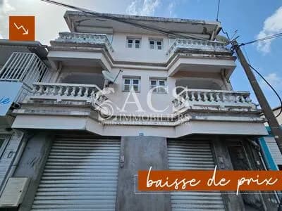Immeuble de deux appartements + un espace commercial, bourg - Photo 1