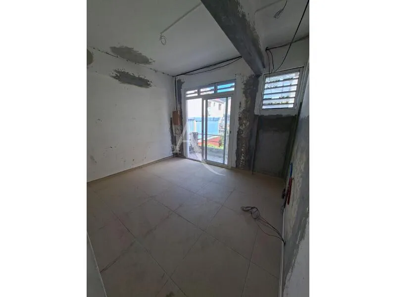 Immeuble mixte avec potentiel ? Fort-de-France (Terresainville) - Photo 1