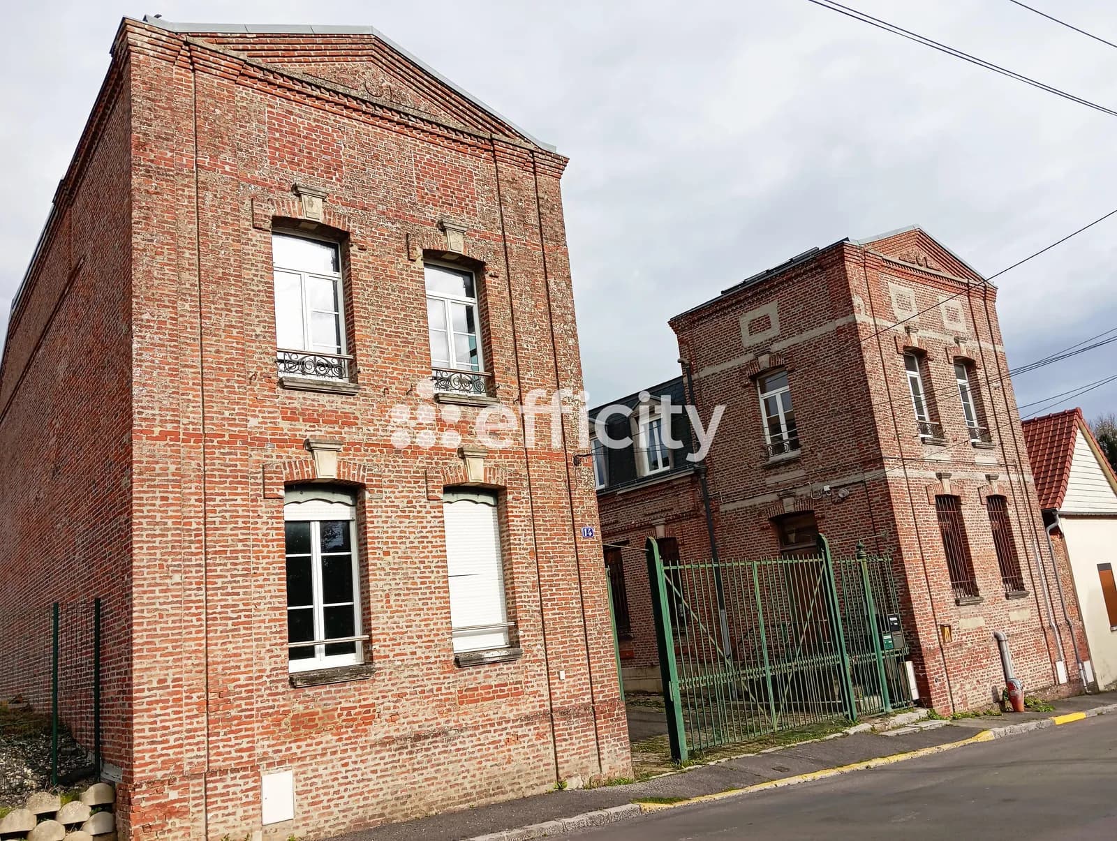 Immeuble 15 pièces 453 m² - Photo 1