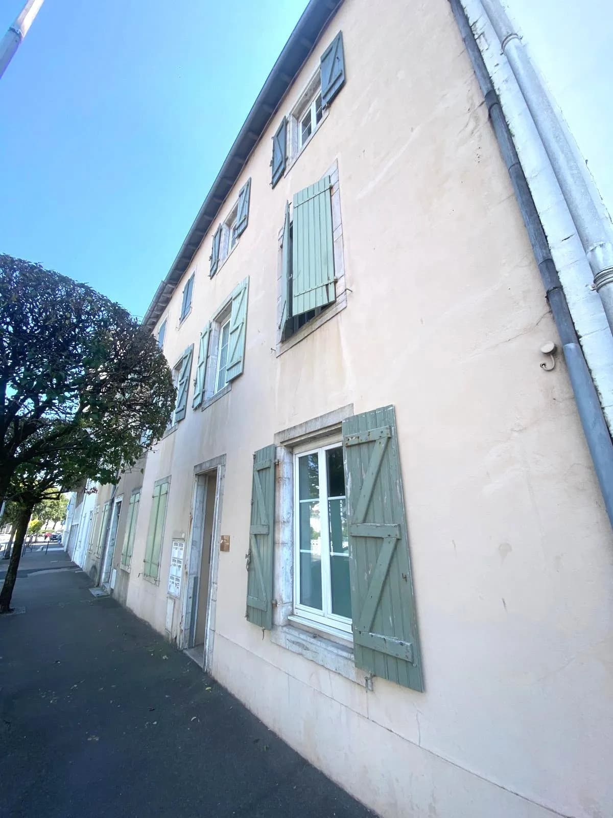 Immeuble de rapport 11 pièces 250 m² - Photo 1