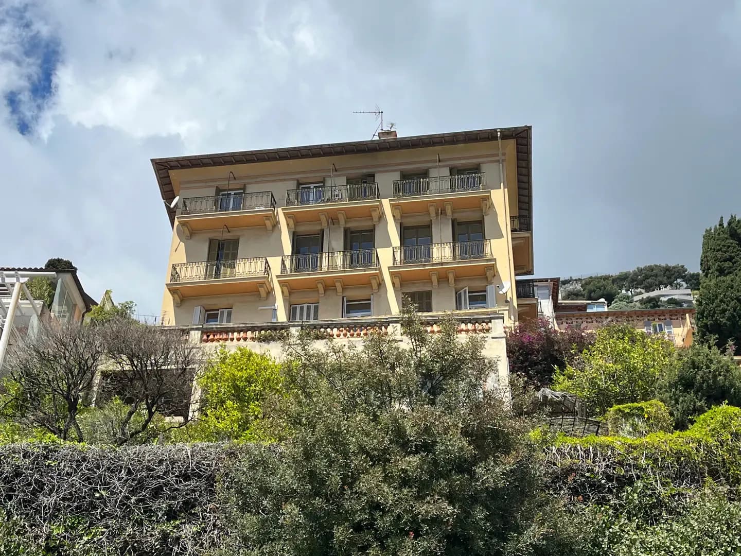 Immeuble Belle Epoque vue mer proche Monaco - Photo 1