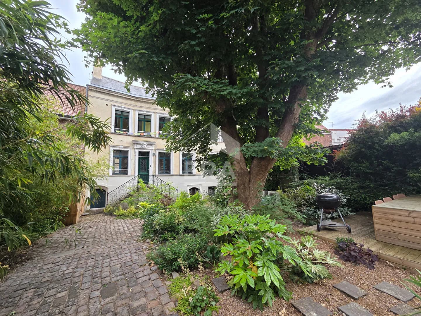 Immeuble 3 pièces 213 m² - Photo 1
