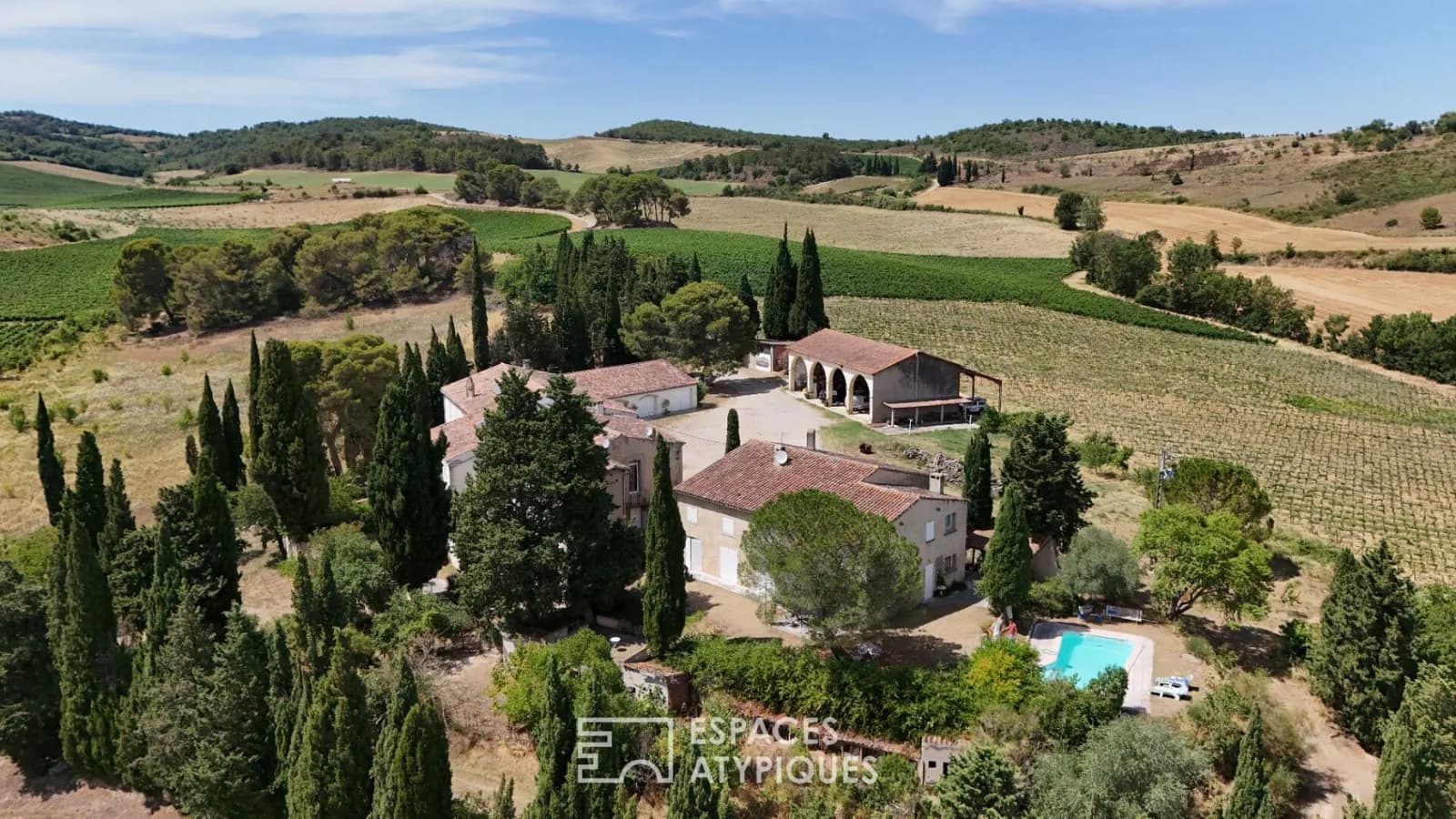 Ensemble immobilier unique sur 17 hectares - Vue panoramique et potentiel rare - Photo 1