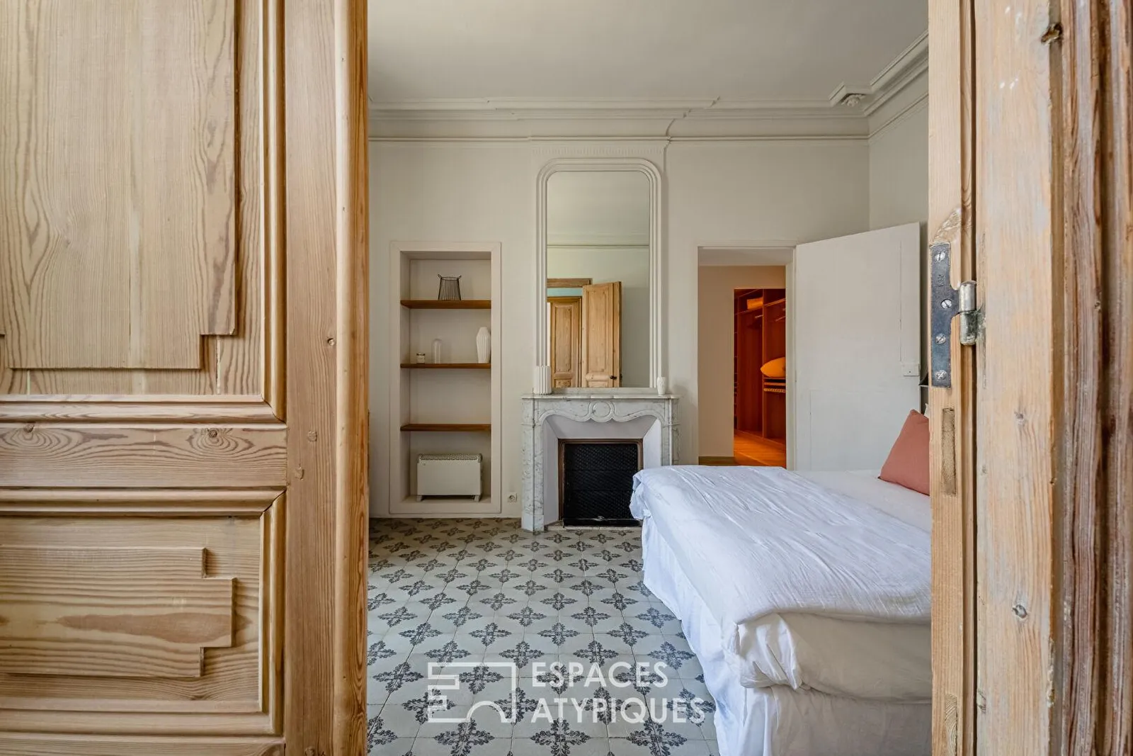 Ensemble immobilier de caractère et fort potentiel avec gite indépendant et grande remise - Photo 1