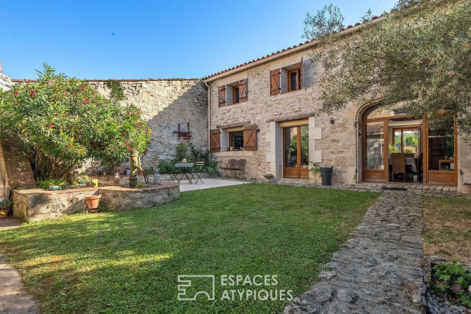 Ensemble immobilier en coeur de ville - Photo 1