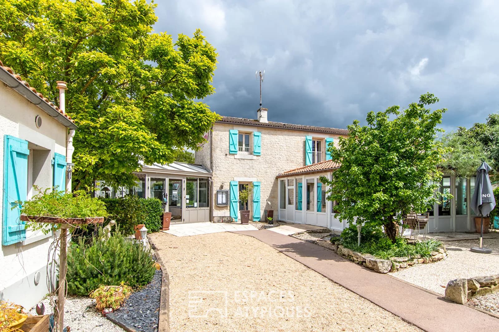 Ensemble immobilier avec chambres d'hôte et piscine - Photo 1