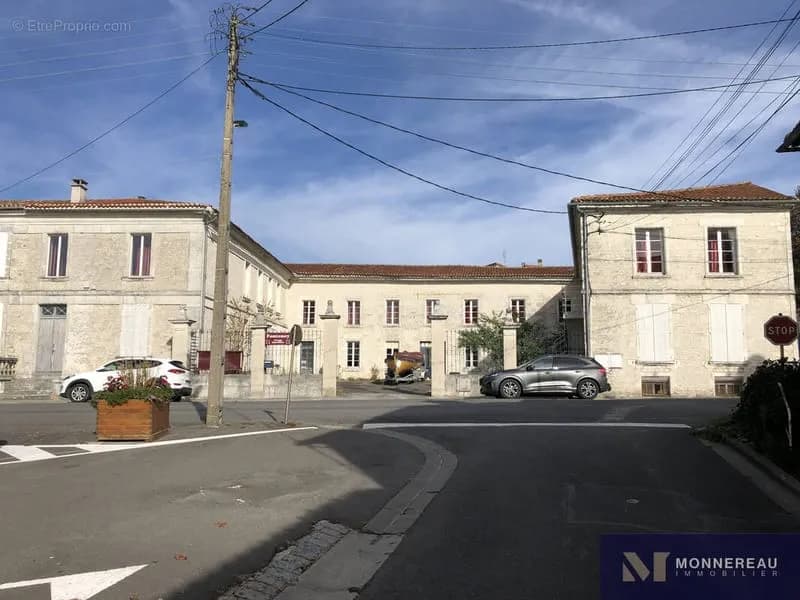 Vaste ensemble immobilier - Photo 1