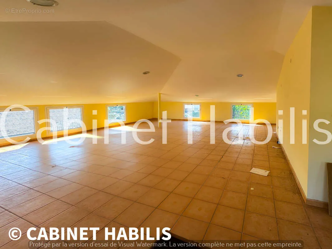A vendre - un immeuble de 878.43 m2 environ - saint-pierre - 2 345 000 € - Photo 1