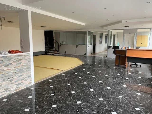 Ensemble Commercial avec Forte Visibilité sur la D1016 ! - Photo 1