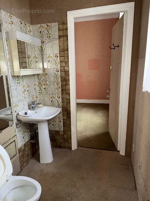 Chatel Guyon Immeuble bourgeois T2 pièce(s) 33 m2, idéal investisseur , chauffage ind , 55300€ FAI - Photo 1