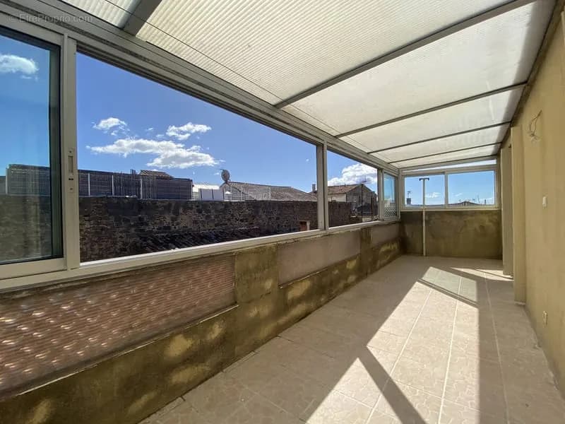 Immeuble- rendement locatif- garage- cour - Photo 1