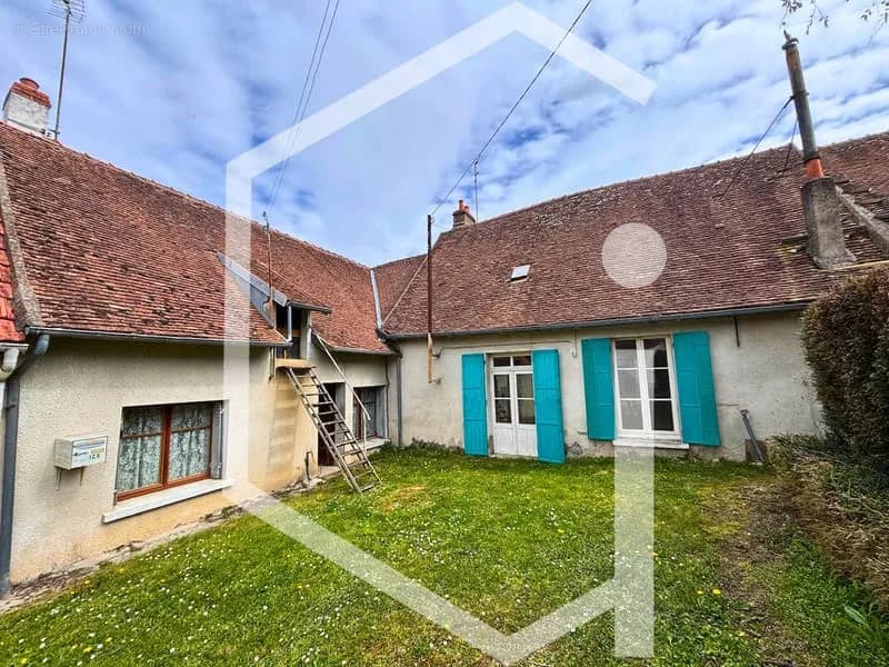 Ensemble immobilier proche centre-ville de Cosne-Cours-sur-Loire - Photo 1