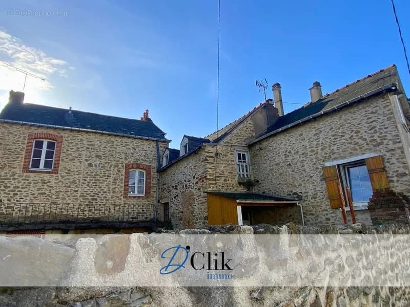 Ensemble immobilier à rénover à vendre en centre-ville de LAVAL ! - Photo 1