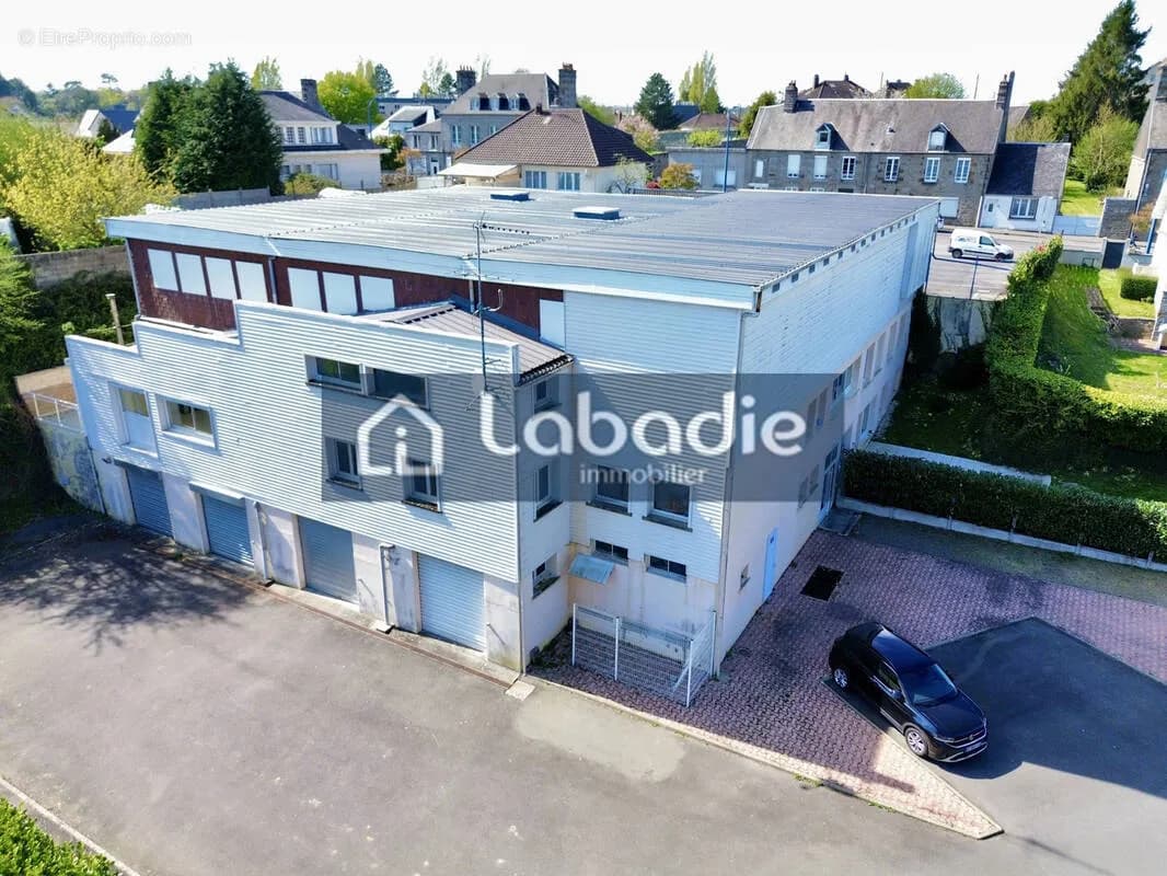 Proche centre ville de Vire, ensemble immobilier !! rare à la vente - Photo 1